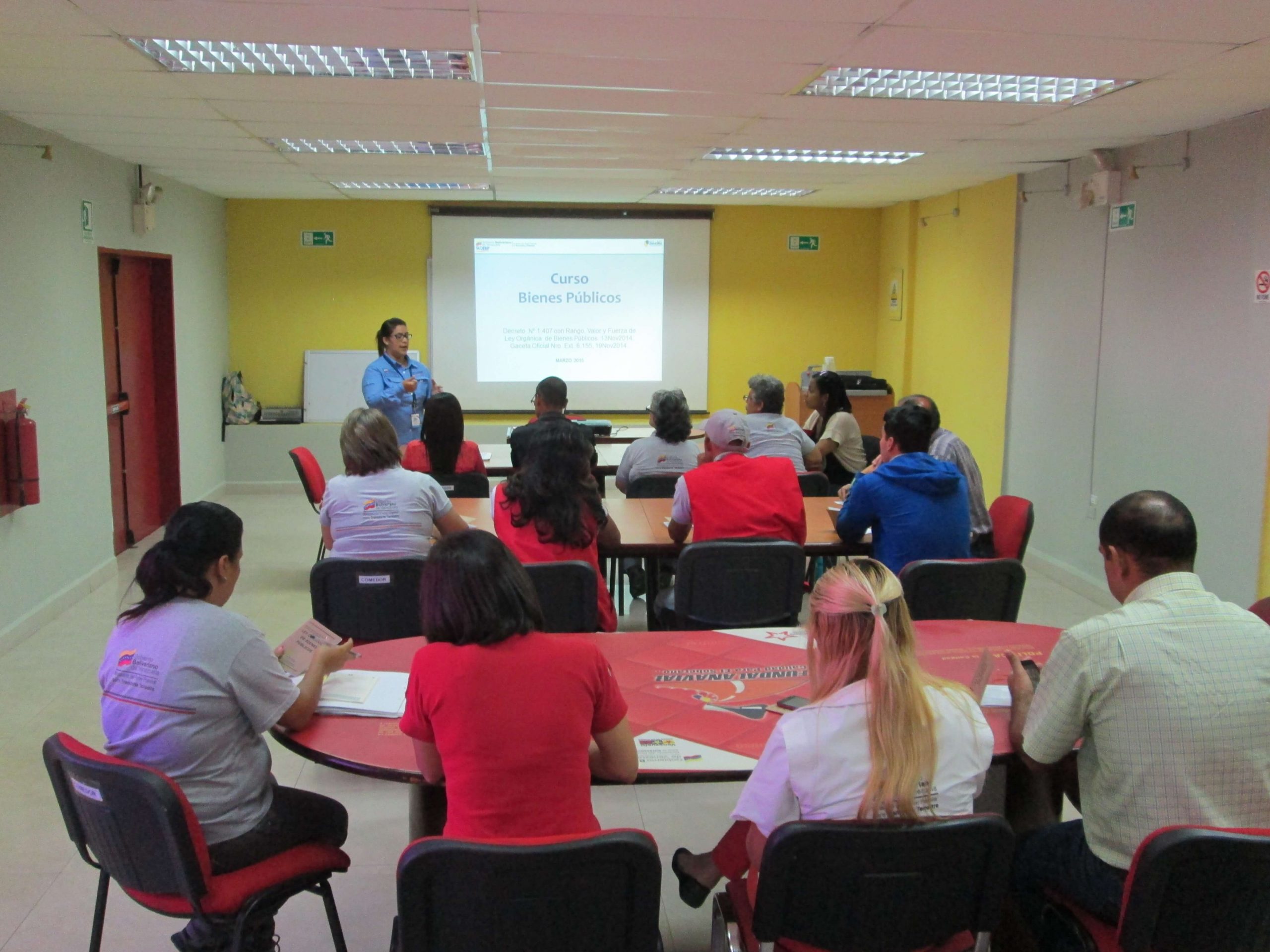 curso fundalanavial salón múltiple